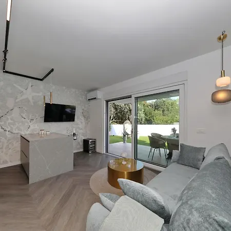 Robell Privater Garten Beheizter Pool Strandnaehe *