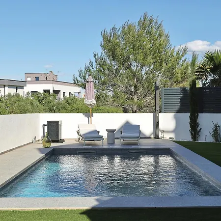 Robell Privater Garten Beheizter Pool Strandnaehe *