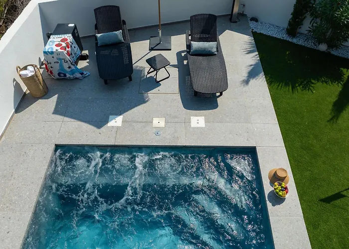 Robell Privater Garten Beheizter Pool Strandnaehe Appartement
