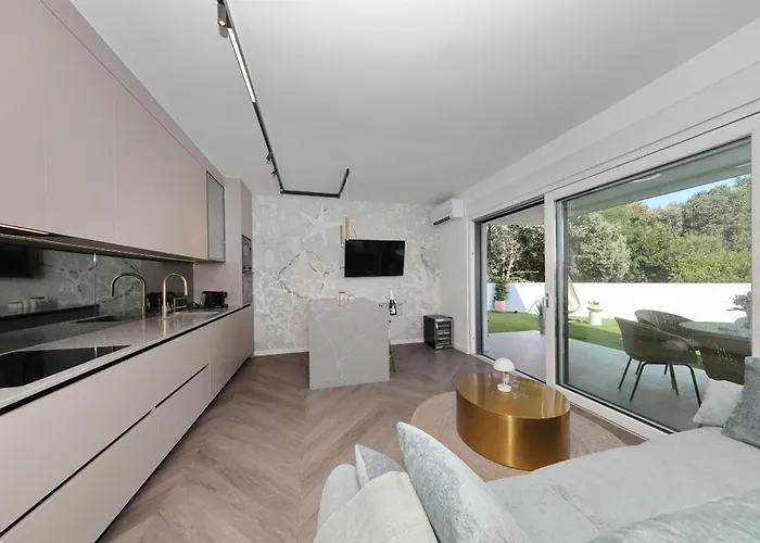 Appartement Robell Privater Garten Beheizter Pool Strandnaehe
