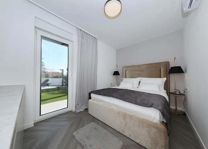Appartement Robell Privater Garten Beheizter Pool Strandnaehe