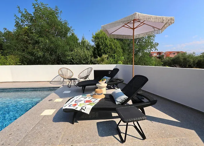 Robell Privater Garten Beheizter Pool Strandnaehe * Zaton (Zadar)