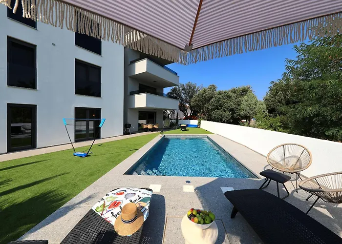 Robell Privater Garten Beheizter Pool Strandnaehe