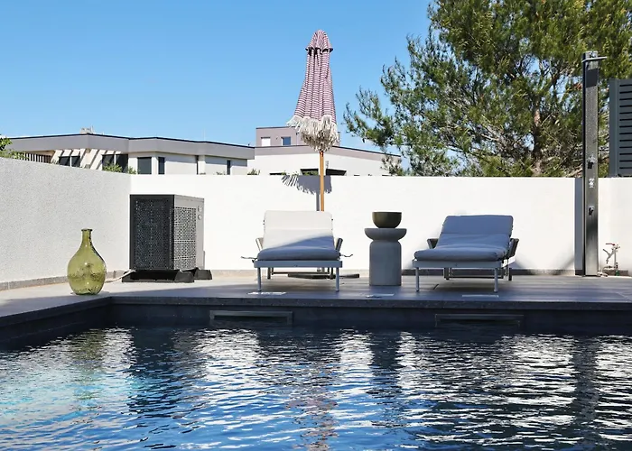 Robell Privater Garten Beheizter Pool Strandnaehe