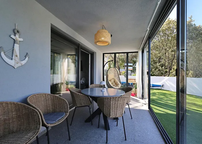 Robell Privater Garten Beheizter Pool Strandnaehe