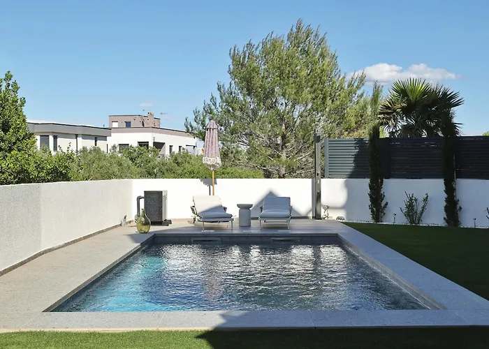 Robell Privater Garten Beheizter Pool Strandnaehe *
