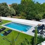 Robell Privater Garten Beheizter Pool Strandnaehe