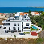 Robell Privater Garten Beheizter Pool Strandnaehe Daire