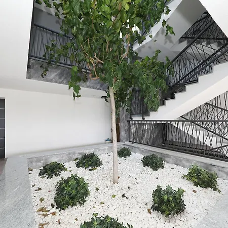 Robell Privater Garten Beheizter Pool Strandnaehe Apartment