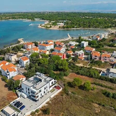 Robell Privater Garten Beheizter Pool Strandnaehe Zaton (Zadar)