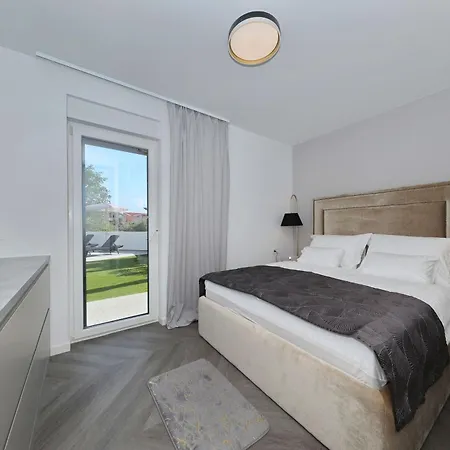 Apartment Robell Privater Garten Beheizter Pool Strandnaehe *