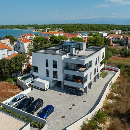 Robell Privater Garten Beheizter Pool Strandnaehe *