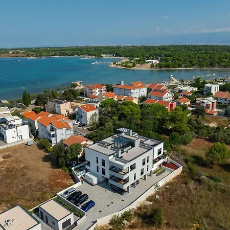 Robell Privater Garten Beheizter Pool Strandnaehe * Zaton (Zadar)