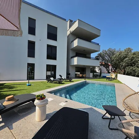 Apartment Robell Privater Garten Beheizter Pool Strandnaehe *