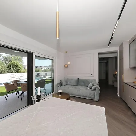 Apartment Robell Privater Garten Beheizter Pool Strandnaehe *