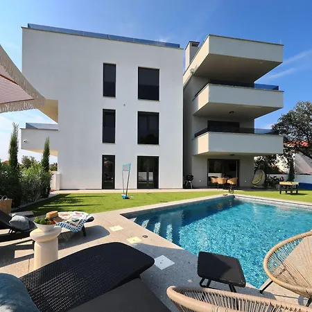 Robell Privater Garten Beheizter Pool Strandnaehe Apartment