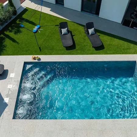 Robell Privater Garten Beheizter Pool Strandnaehe * Zaton (Zadar)
