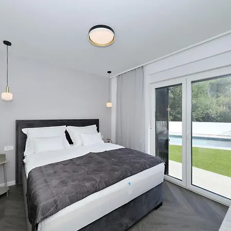 Apartment Robell Privater Garten Beheizter Pool Strandnaehe *