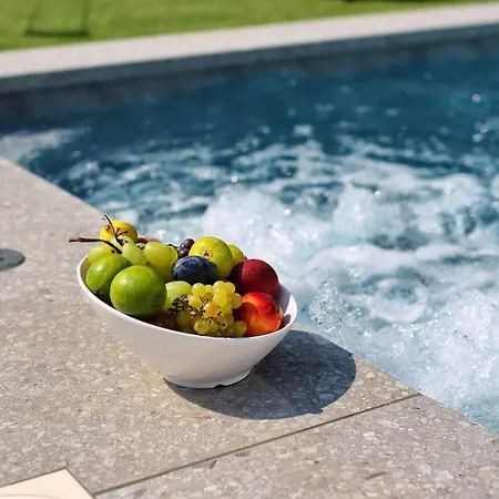 Apartment Robell Privater Garten Beheizter Pool Strandnaehe