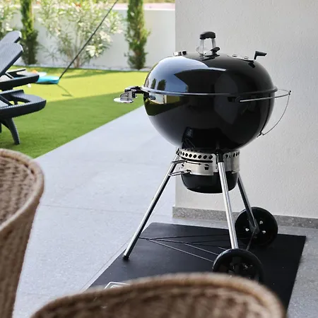 Robell Privater Garten Beheizter Pool Strandnaehe Apartment