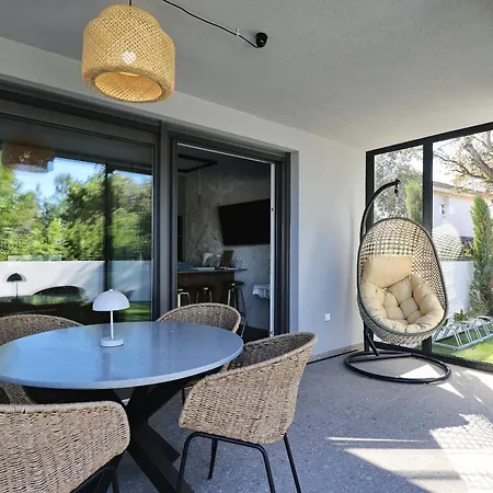 Apartment Robell Privater Garten Beheizter Pool Strandnaehe *