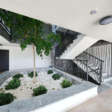 Robell Privater Garten Beheizter Pool Strandnaehe Apartment