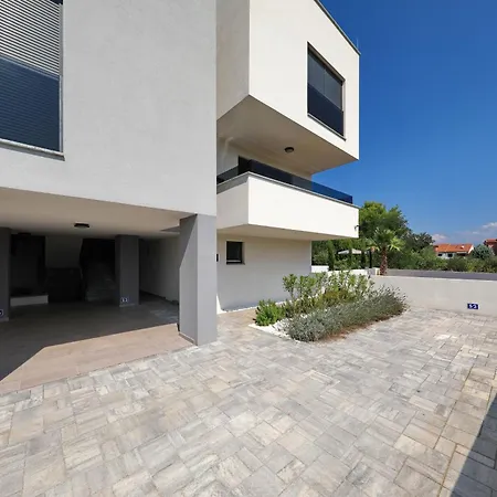 Robell Privater Garten Beheizter Pool Strandnaehe Apartment *