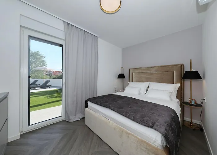 Apartment Robell Privater Garten Beheizter Pool Strandnaehe