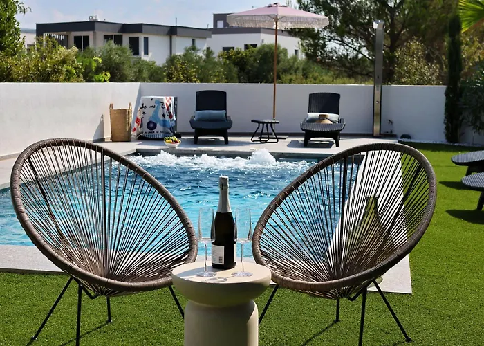 Robell Privater Garten Beheizter Pool Strandnaehe * Zaton (Zadar)