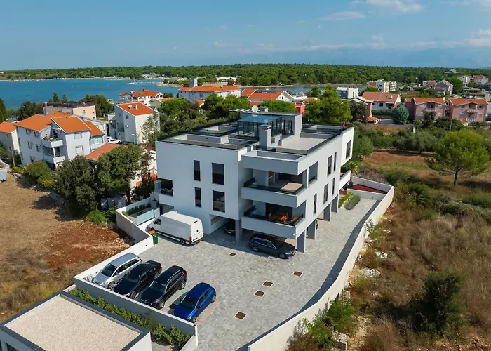 Robell Privater Garten Beheizter Pool Strandnaehe *