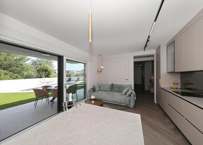 Apartment Robell Privater Garten Beheizter Pool Strandnaehe *