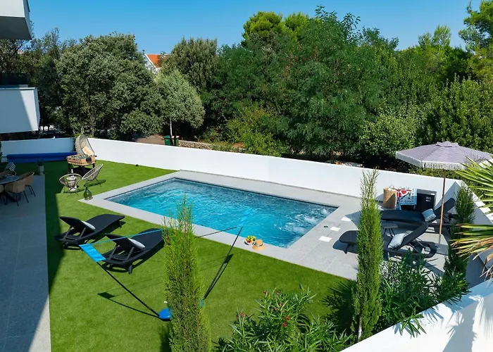 Apartment Robell Privater Garten Beheizter Pool Strandnaehe