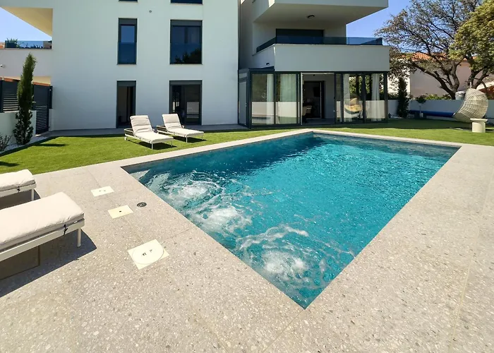 Robell Privater Garten Beheizter Pool Strandnaehe