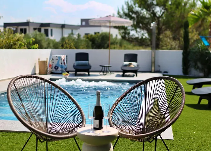 Robell Privater Garten Beheizter Pool Strandnaehe Apartment