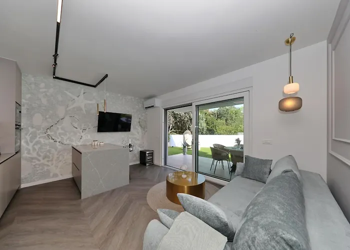 Robell Privater Garten Beheizter Pool Strandnaehe *