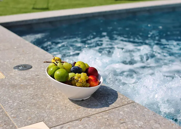 Apartment Robell Privater Garten Beheizter Pool Strandnaehe