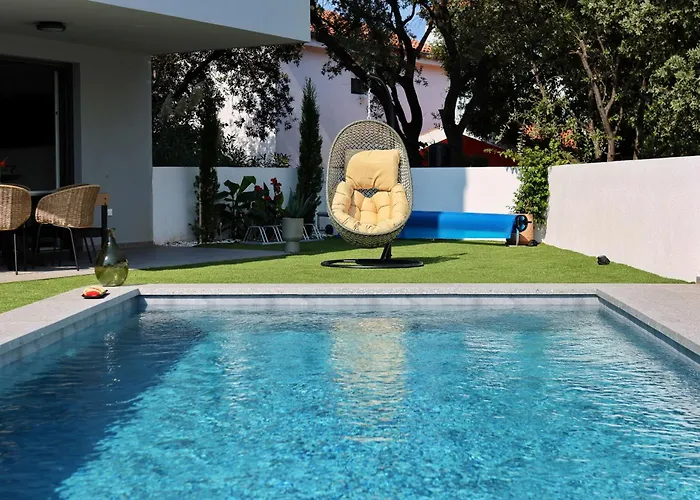 Robell Privater Garten Beheizter Pool Strandnaehe Apartment